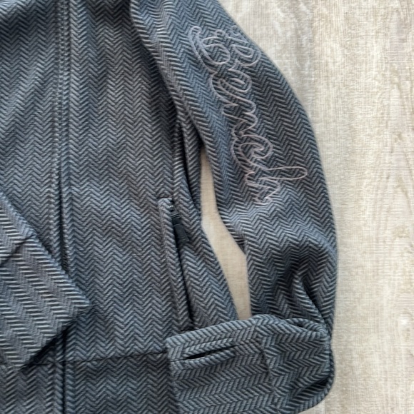 Bench XS hoodie zip up with thumb holes - Picture 2 of 4